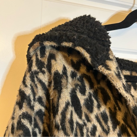 RD STYLE LEOPARD PRINT OVERCOAT WITH HOOD, POCKETS AND BUTTON FRONT SIZE SMALL - Picture 2 of 16